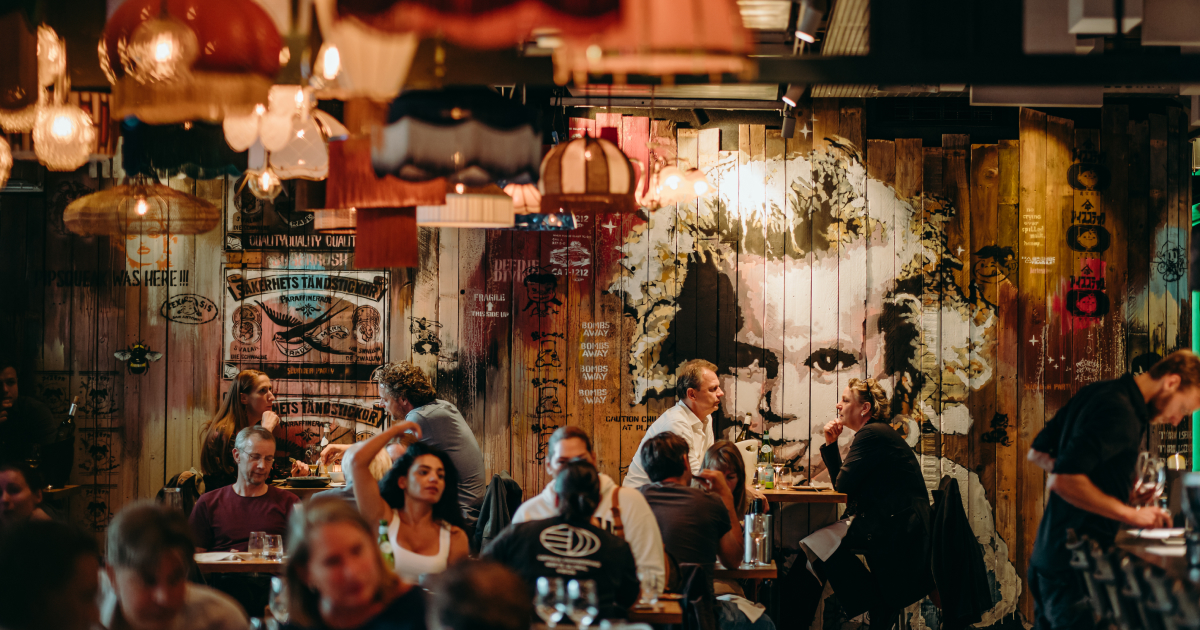 Baut Oost, eclectisch met centrale bar
